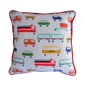 Capa de almofada infantil bege com carros coloridos (peça única)